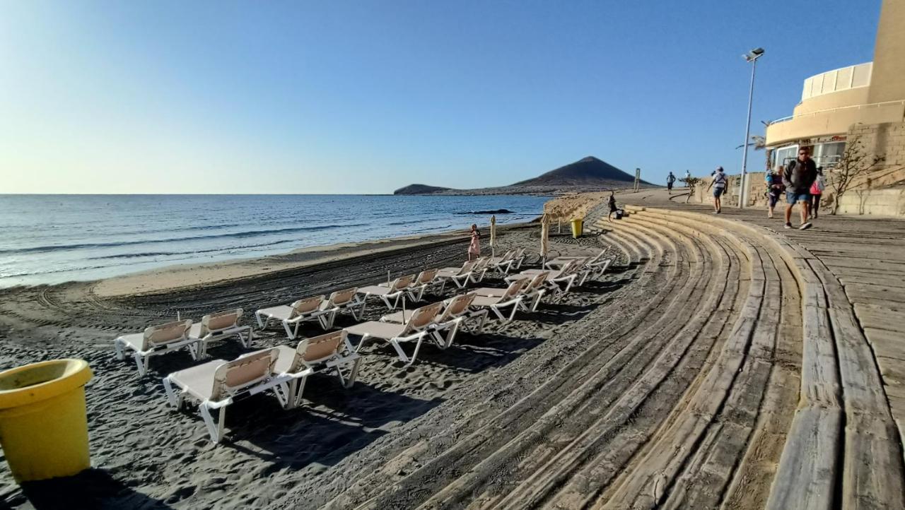 Views Of El Medano Beach, Two 外观 照片
